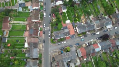 3 Ağustos 2023 'ün günbatımında Britanya Şehri' nin Yağmurlu Bulutlar Altında Hava Görüntüleri İngiltere 'nin Luton kentinde çekildi.