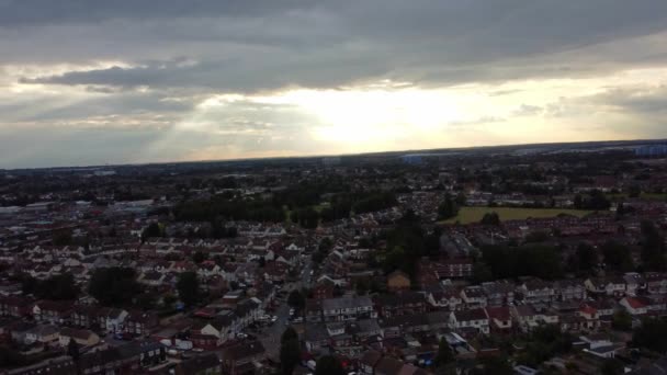 Filmato Aereo British City Rainy Clouds Durante Tramonto Del Agosto — Video Stock