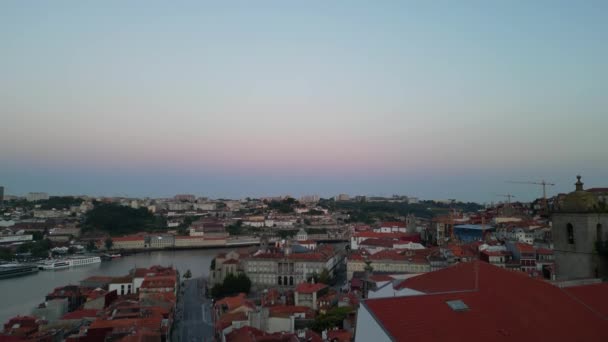 Pemandangan Sudut Tinggi Kota Porto Bersejarah Portugal Dari Sisi Sungai — Stok Video