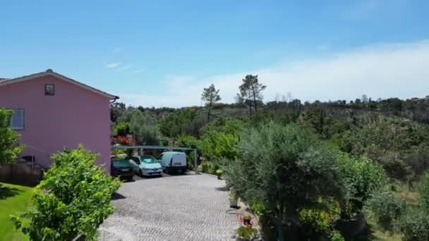 Beautiful Footage Modern Home Garden Lawn Porto Countryside Portugal Filmagem — Vídeo de Stock