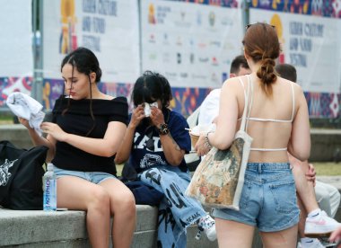 Halkın En Güzel Görüntüsü Londra Köprüsü ve Thames Nehri 'nin Tur' undan Hoşlanıyor. İngiltere 'nin Londra' nın başkenti İngiltere 'nin en çekici turist cazibesi. 18 Haziran 2023