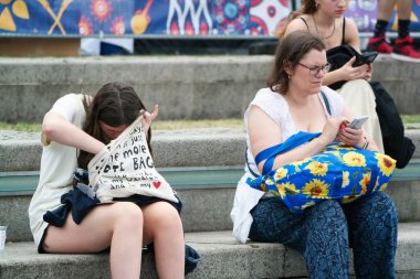 Halkın En Güzel Görüntüsü Londra Köprüsü ve Thames Nehri 'nin Tur' undan Hoşlanıyor. İngiltere 'nin Londra' nın başkenti İngiltere 'nin en çekici turist cazibesi. 18 Haziran 2023