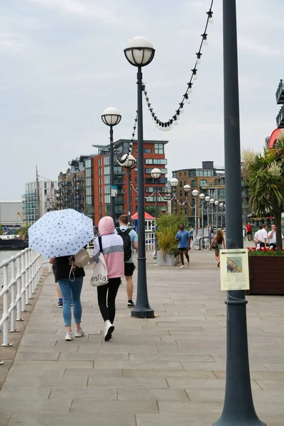 Halkın En Güzel Görüntüsü Londra Köprüsü ve Thames Nehri 'nin Tur' undan Hoşlanıyor. İngiltere 'nin Londra' nın başkenti İngiltere 'nin en çekici turist cazibesi. 18 Haziran 2023