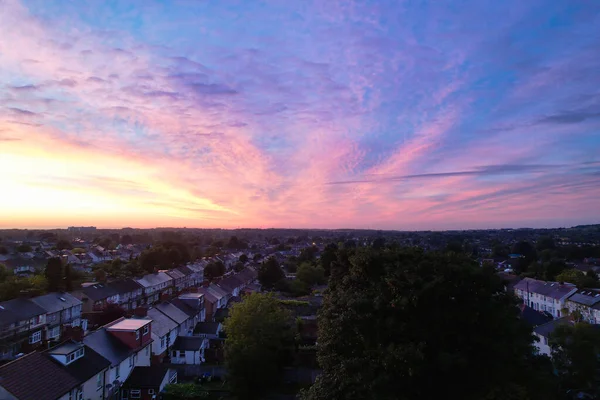 Vanuit Lucht Zicht Stad Met Verbazingwekkende Lucht Wolken Tijdens Zonsondergang — Stockfoto