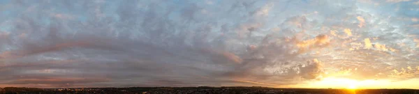 Vista Panorámica Aérea Ciudad Con Cielo Nubes Increíbles Durante Atardecer —  Fotos de Stock