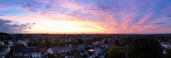 Şehrin Muhteşem Gökyüzü Gün Batımında Bulutlu Panoramik Manzarası — Stok fotoğraf