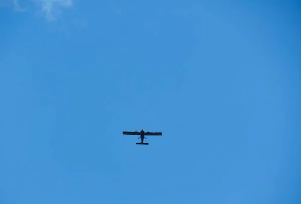 Das Flugzeug Himmel Auf Einem Wolkenhintergrund — Stockfoto