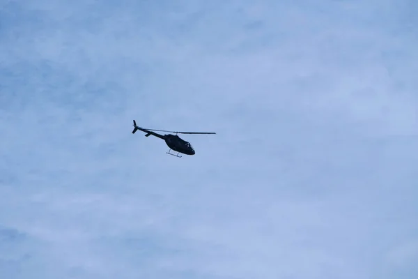 Helicóptero Militar Con Fondo Azul Cielo — Foto de Stock