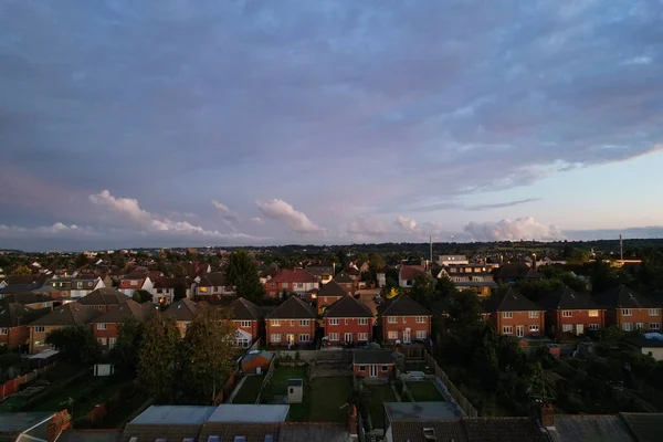 Dramatische Wolken Tijdens Zonsondergang Boven Stad — Stockfoto