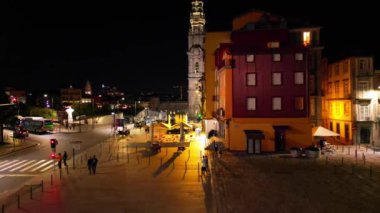Porto 'nun yüksek açılı görüntüsü, geceleri Portekiz