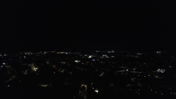 Αεροφωτογραφία Της Φωτισμένης Πόλης Luton Νύχτα — Αρχείο Βίντεο