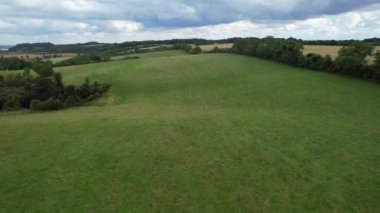 İngiliz Koyun Çiftliği 'nin Yüksek Açı Manzarası ve Muhteşem Manzara ve Yukarı Sundon Park' ın Kırsal Bölgesi, Luton, İngiltere İngiltere. Görüntü 15 Ağustos 2023 'te ele geçirildi.