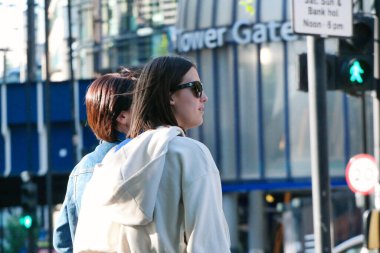 Uluslararası Turist Halkının En Güzel Görüntüsü 4 Haziran 2023 'te İngiltere' nin başkenti Londra 'daki Tower Bridge ve Thames Nehri' ni ziyaret ediyor.