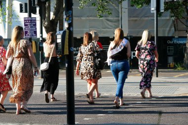 Uluslararası Turist Halkının En Güzel Görüntüsü 4 Haziran 2023 'te İngiltere' nin başkenti Londra 'daki Tower Bridge ve Thames Nehri' ni ziyaret ediyor.