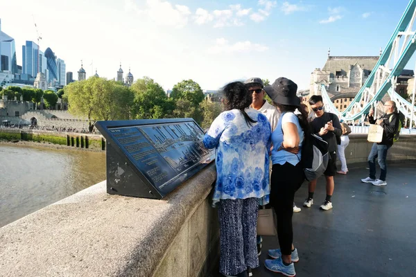 Most Beautiful Image International Community Tourist People Visiting Tower Bridge — Stock Photo, Image