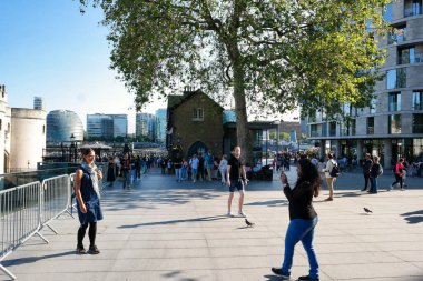 Uluslararası Turist Halkının En Güzel Görüntüsü 4 Haziran 2023 'te İngiltere' nin başkenti Londra 'daki Tower Bridge ve Thames Nehri' ni ziyaret ediyor.