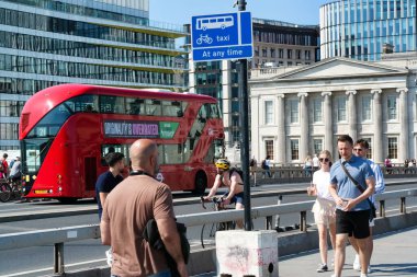 Uluslararası Turist Halkının En Güzel Görüntüsü 4 Haziran 2023 'te İngiltere' nin başkenti Londra 'daki Tower Bridge ve Thames Nehri' ni ziyaret ediyor.