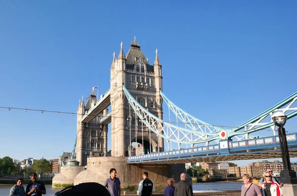 Den Vackraste Bilden Det Internationella Samfundet Turistfolk Besöker Tower Bridge — Stockfoto