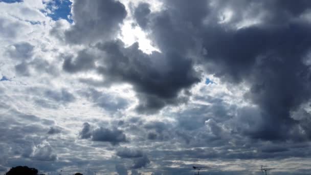 Высокая Облачность Тучи Над Британским Городом Англия Лутон Англия Великобритания — стоковое видео