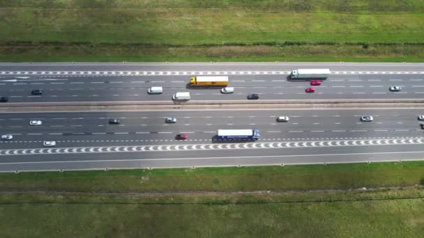 Hög Vinkel Bilder Brittiska Motorvägar Med Upptagen Trafik Molnig Eftermiddag — Stockvideo