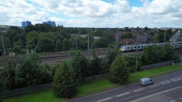 Beautiful Aerial Footage Train Tracks Passing Luton City Approaching Luton — Vídeo de Stock