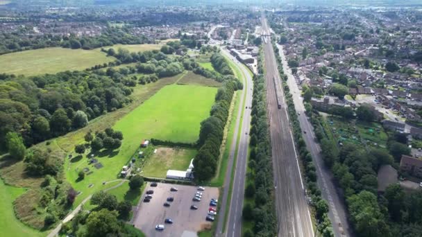 Beautiful Aerial Footage Train Tracks Passing Luton City Approaching Luton — Vídeo de Stock