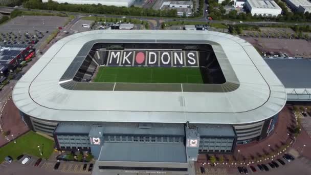 Vista Aérea Del Estadio Fútbol Moderno Don Milton Keynes City — Vídeos de Stock