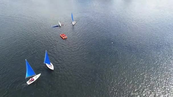 High Angle Footage People Boating Caldecotte Lake Localizado Milton Keynes — Vídeo de Stock