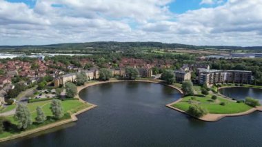 İngiltere 'nin Milton Keynes şehrinde yer alan Caldecotte Gölü' nün yüksek açılı görüntüleri. Hava sahası İHA 'nın Kamerasıyla 21 Ağustos 2023' te ele geçirildi. 