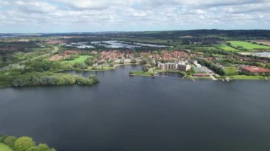 İngiltere 'nin Milton Keynes şehrinde yer alan Caldecotte Gölü' nün yüksek açılı görüntüleri. Hava sahası İHA 'nın Kamerasıyla 21 Ağustos 2023' te ele geçirildi. 