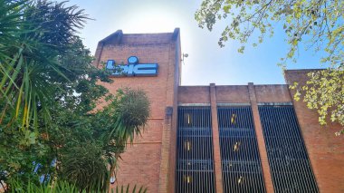 En Güzel ve Çekici Düşük Açı Burnemouth Turisti ve İngiltere 'nin Kumsal Şehri Büyük Britanya. Görüntü 23 Ağustos 2023 'te İngiltere üzerinde sıcak ve güneşli bir günde çekildi.