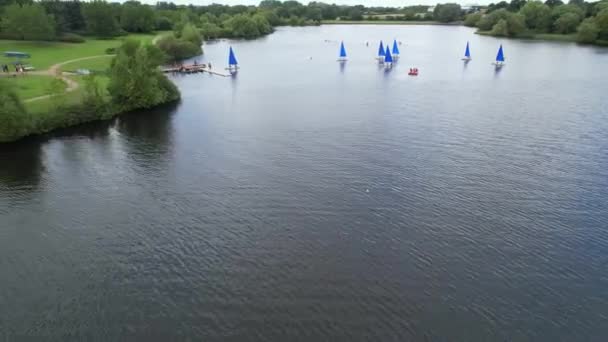 High Angle Felvételek People Boating Caldecotte Lake Található Milton Keynes — Stock videók