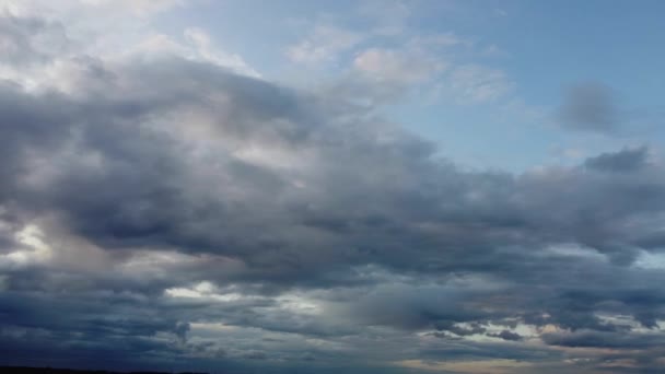Piękne Niebo Dramatyczne Chmury Podczas Zachodu Słońca Nad Anglią Wielka — Wideo stockowe