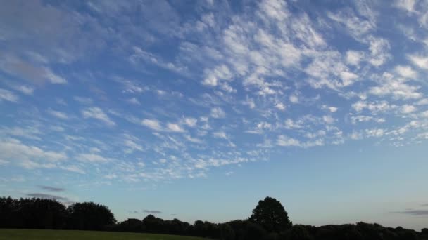 Güzel Gökyüzü Dramatik Bulutlar Ngiltere Üzerinde Gün Batımında Büyük Britanya — Stok video