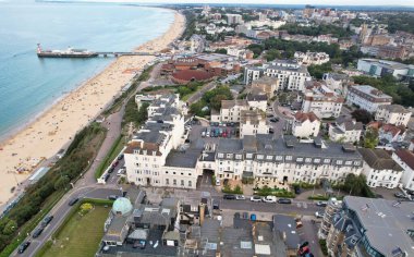 En İyi Turist Çekim Merkezinin Havadan Görüntüsü Bournemouth City 'de Sandy Beach ve İngiltere Okyanusu' yla birlikte 23 Ağustos 2023 'te Drone' un Kamerası ile çekildi. 