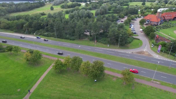 High Angle Footage British Roads Traffic Passing Milton Keynes City — Vídeo de Stock