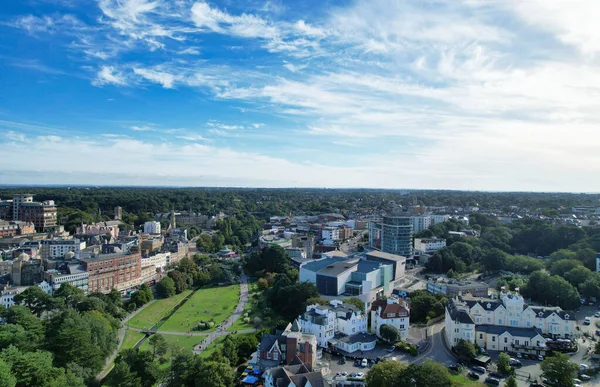 En İyi Turist Çekim Merkezinin Havadan Görüntüsü Bournemouth City 'de Sandy Beach ve İngiltere Okyanusu' yla birlikte 23 Ağustos 2023 'te Drone' un Kamerası ile çekildi. 