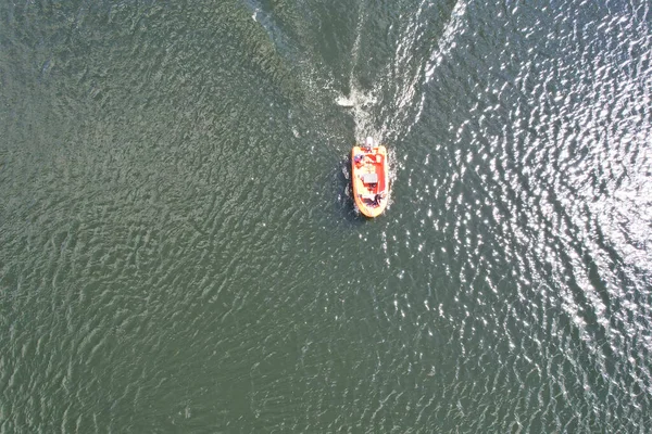 Висококутні Кадри Людей Човнами Озері Калдекотт Розташованому Мілтон Кінз Сіті — стокове фото