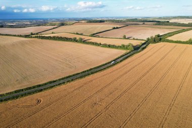 İngiliz Tarım Çiftliklerinin Yüksek Açı Görüntüsü Sharpenhoe Clappers 'ın Kırsal Arazisi, Luton Şehri İngiltere Büyük Britanya. Görüntüler 19 Ağustos 2023 'te çekildi.