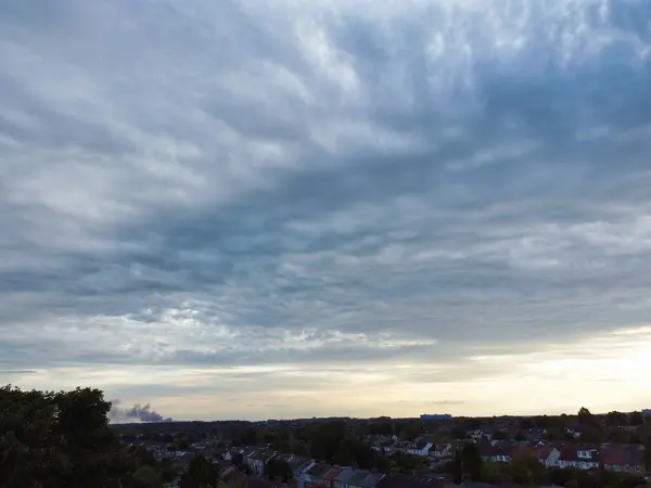 Gyönyörű Drámai Felhők Napnyugtakor Luton Anglia Kép Rögzítve 2023 Augusztus — Stock Fotó