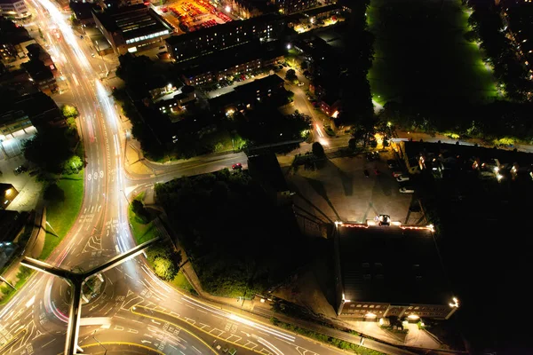 イルミネーションされたダウンタウンビル ロード セントラルルルートンシティイギリス 2023年9月5日のクリア天気の夜の始まり — ストック写真
