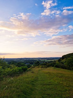İngiltere 'nin en güzel İngiliz kır manzarası Sharpenhoe Alkışçılar Vadisi Luton, İngiltere' de. Görüntü 24 Haziran 2023 'te çekildi.