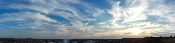 Vista Panorámica Más Hermosa Del Cielo Las Nubes Dramáticas Sobre — Foto de Stock