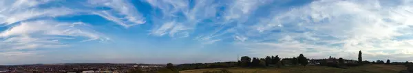 루턴시를 하늘과 극적인 구름의 아름다운 파노라마 — 스톡 사진