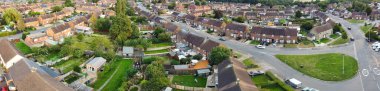 Gün batımında Luton şehrinin panoramik hava görüntüsü 7-9-23