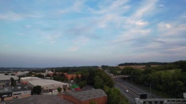 İngiltere 'nin Luton şehrindeki Dallow Road Industrial Estate' in yüksek açılı görüntüleri. 7 Eylül 2023 'te İHA' nın kamerasıyla görüntülendi.