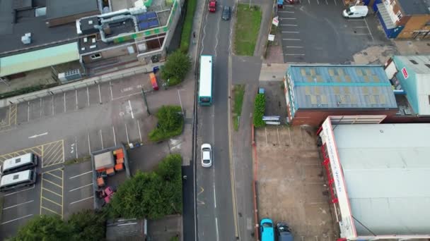 Luftaufnahme Der Stadt North Luton Und Der Straße Mit Verkehr — Stockvideo