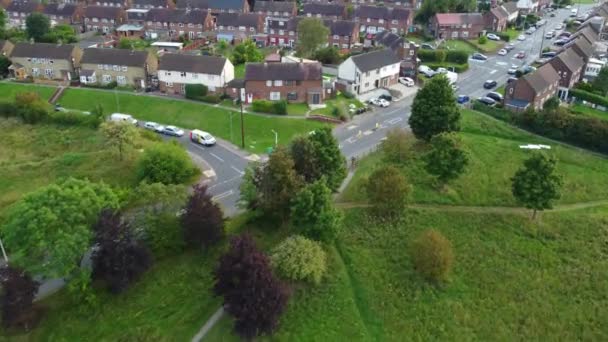日落时分交通拥挤的北卢顿市和公路的空中景观 镜头是在2023年9月7日用无人机拍摄的 英国英国 — 图库视频影像