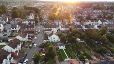 Günbatımında İngiltere 'nin Luton şehrinde En Güzel Gökyüzü ve Dramatik Bulutlar. Muhteşem Görüntü 11 Eylül 2023 'te çekildi..