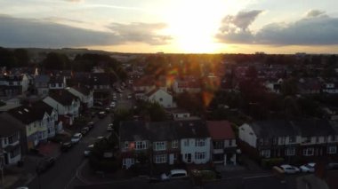 Günbatımında İngiltere 'nin Luton şehrinde En Güzel Gökyüzü ve Dramatik Bulutlar. Muhteşem Görüntü 11 Eylül 2023 'te çekildi..